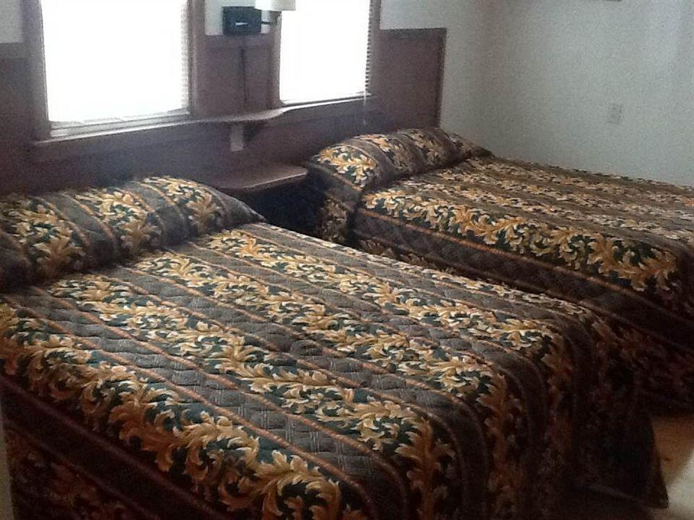 King Hendrick And Motel