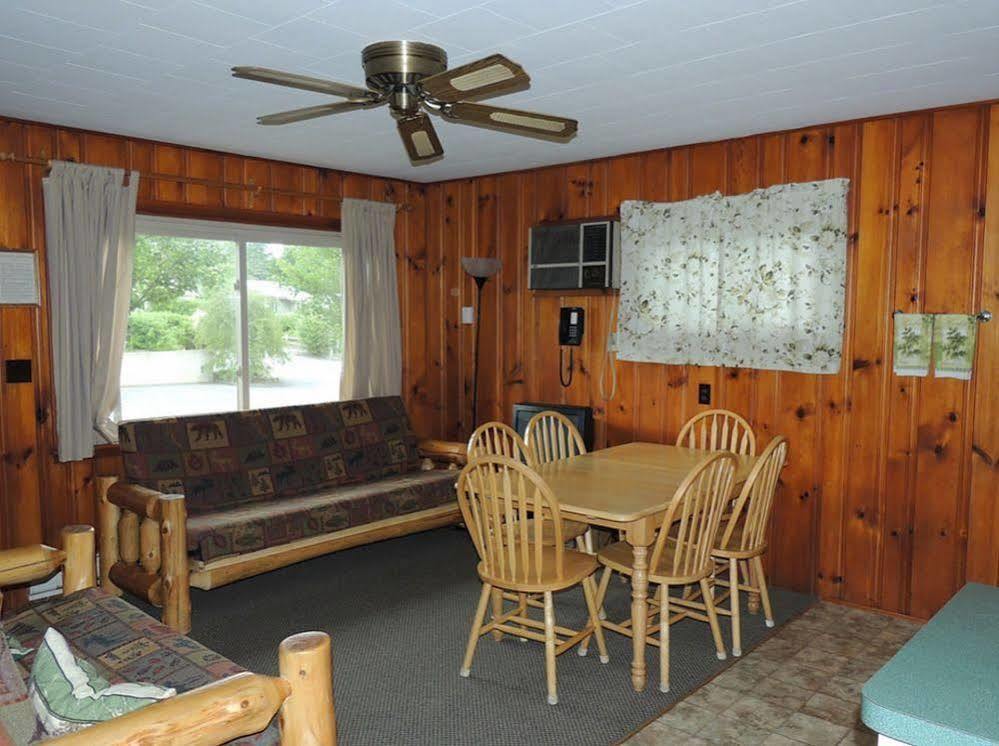 George Diamond Cove Cottages, Cabins, & Holiday park 3*