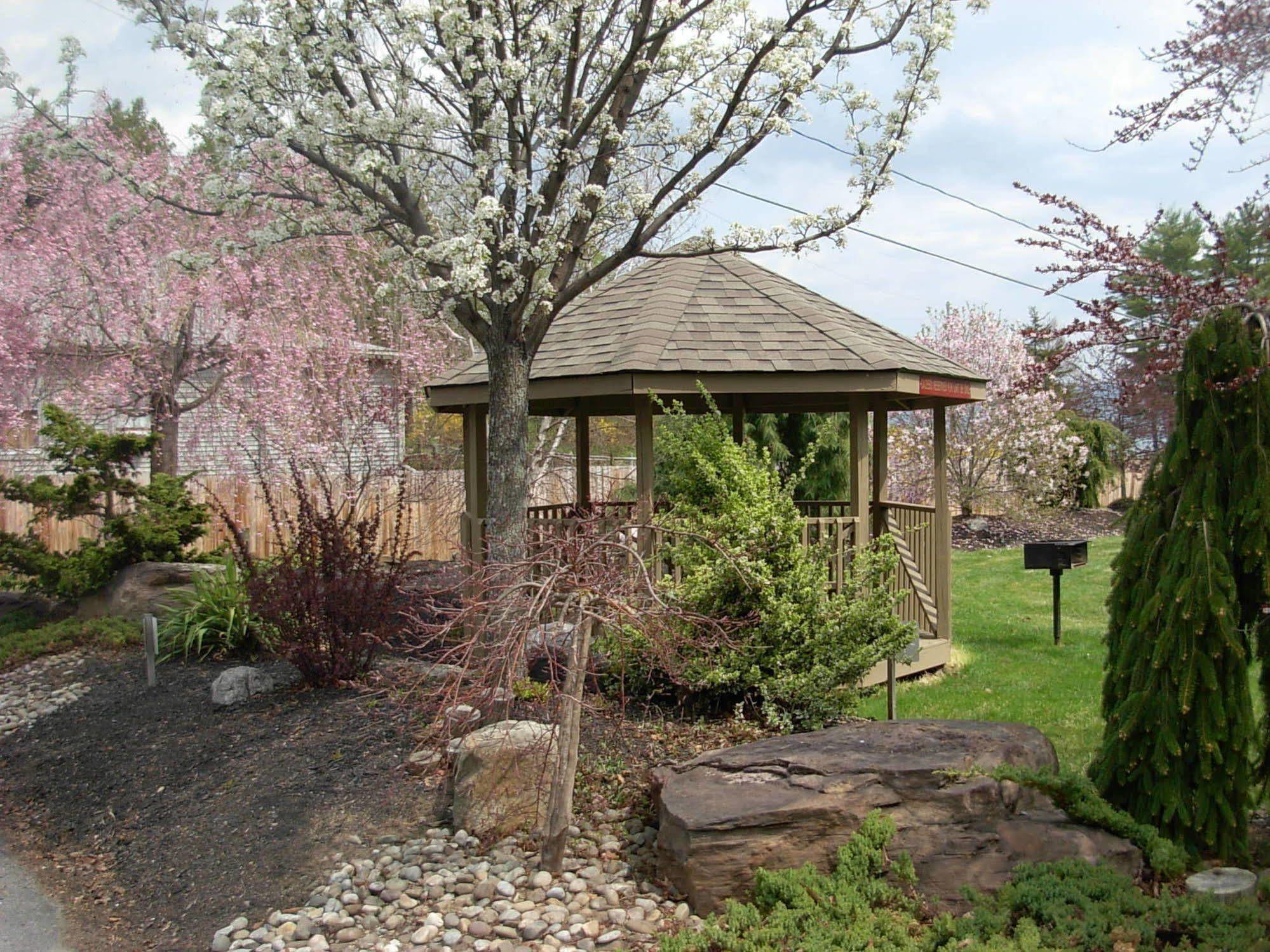 George Diamond Cove Cottages, Cabins, & Holiday park 3*