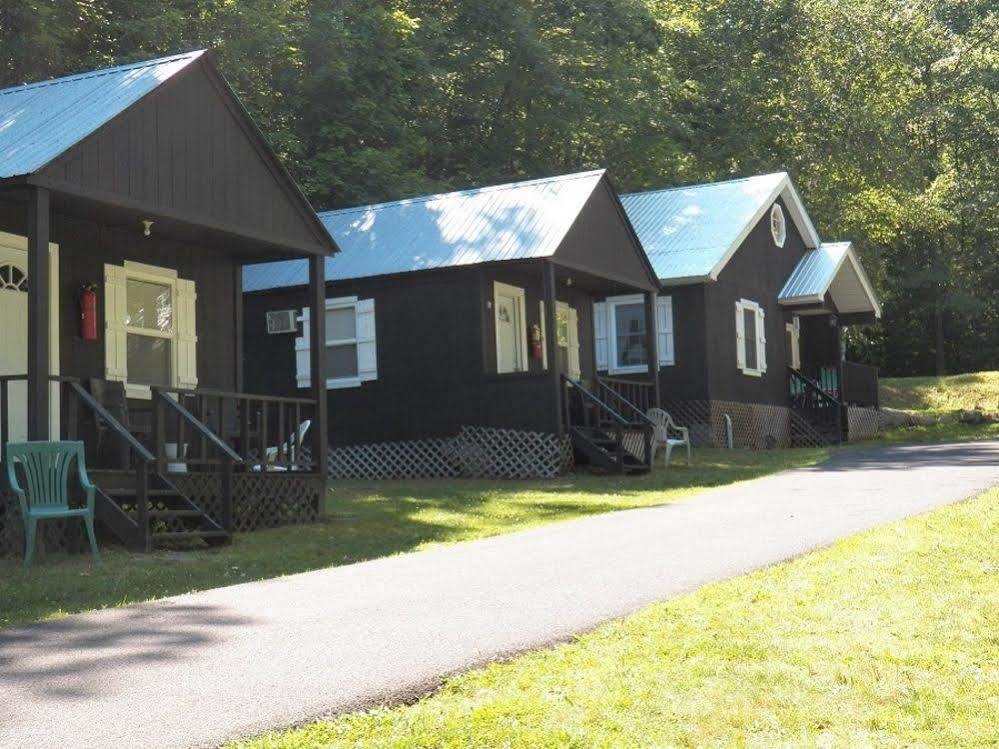 Motel George Bear's Den