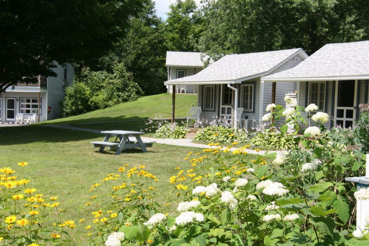 Blair House And Cabins Motel