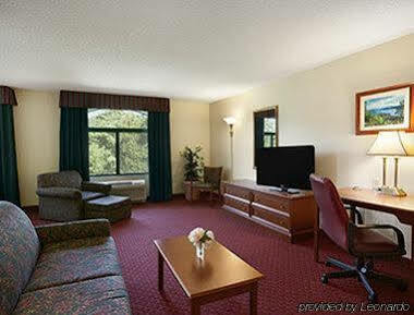 Comfort & George 2* Lake George